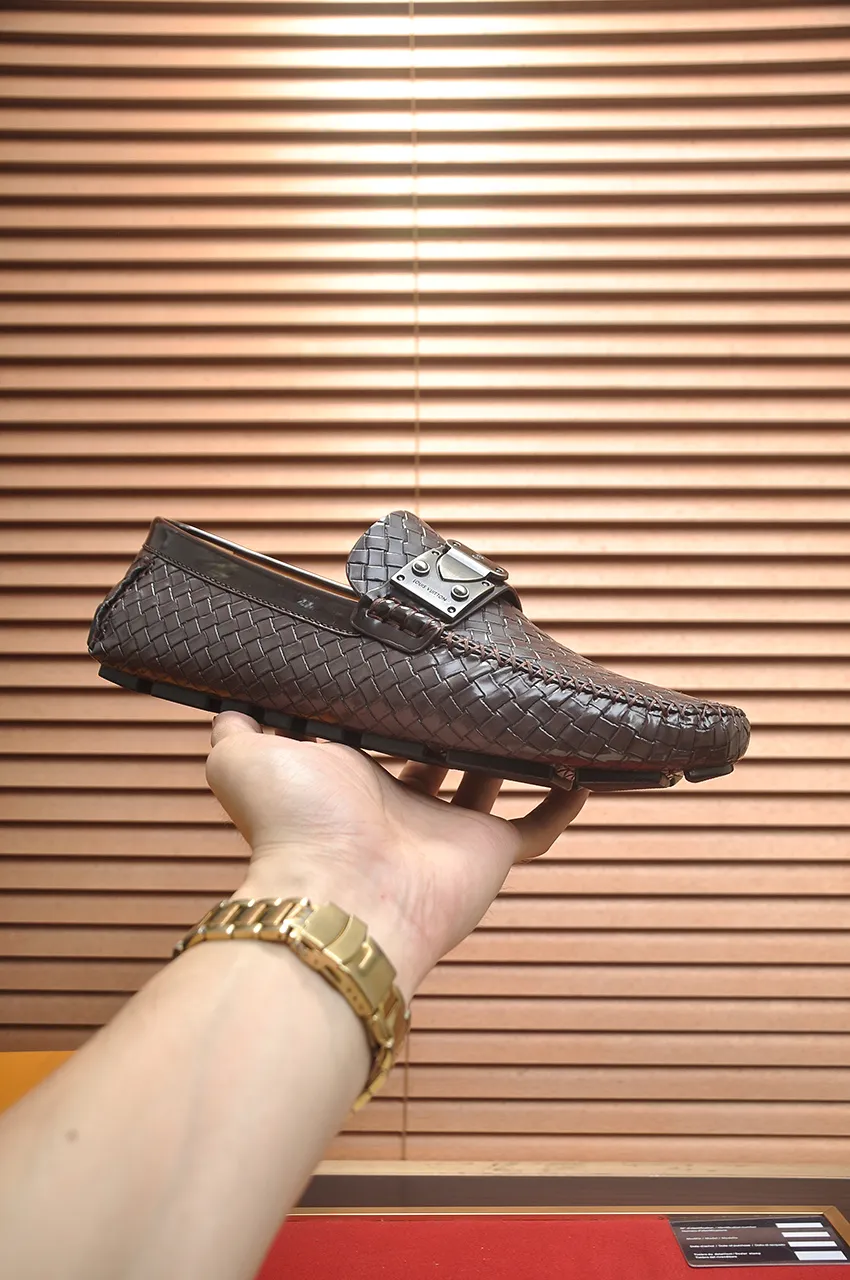 Men's men's shoes💰460💶 [LV Doudou shoes] (water-dyed cowhide lining) new model is on the market, available on the official website. The new Doudou shoes are processed into single-color materials, and the uppers are made of imported woven cowhide material. The body of the shoe is fully hemmed with mark thread, and is lined with imported original cowhide leather. The elegant shoe shape is super suitable for all-matching, and the size is 38-44.